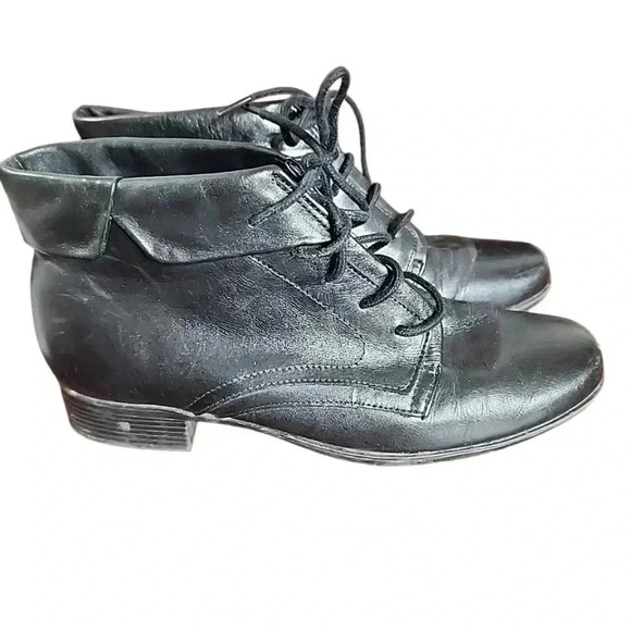 Liz Baker Vintage booties. Size 7 M - Picture 3 of 11